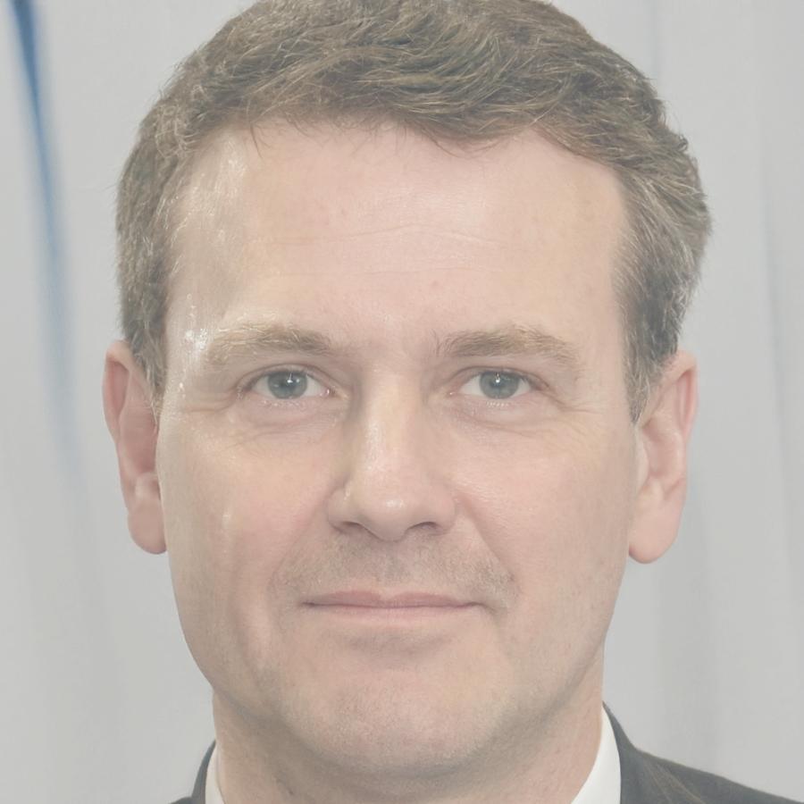 Marcus Thornfield, Senior Financial Educator